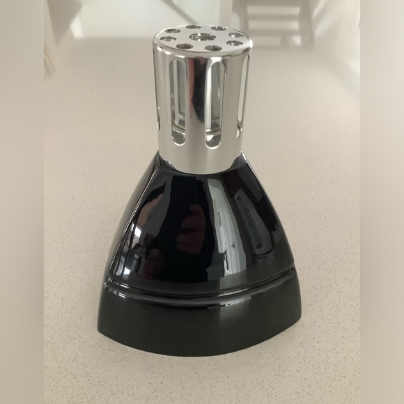 Aromatherapy Lampe Berger
Longchamp Silex Ceramic Triangle Lamp Diffuser - Picture 1 of 4